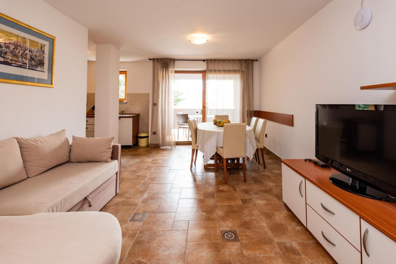 Apartments Smiljanic Tribunj  Bagian luar foto