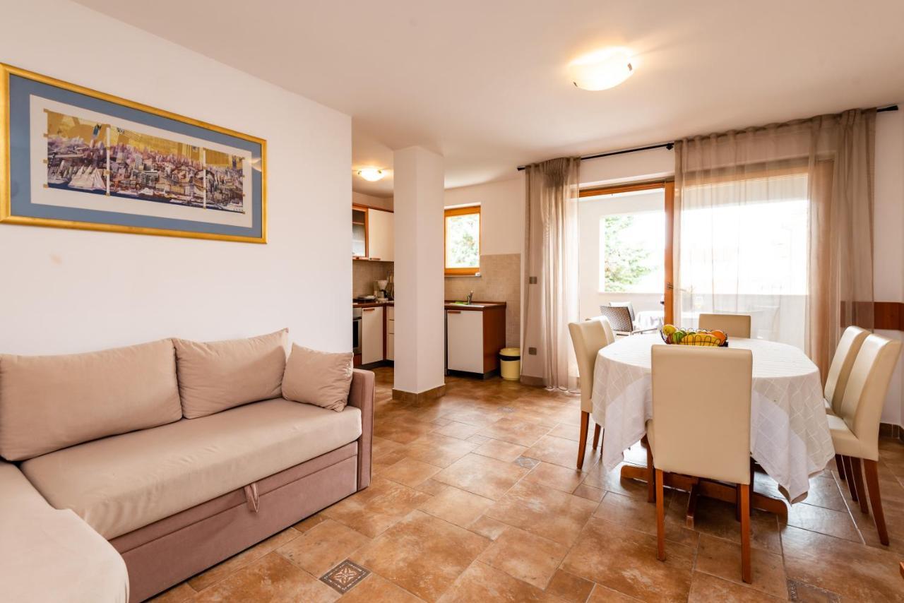 Apartments Smiljanic Tribunj  Bagian luar foto
